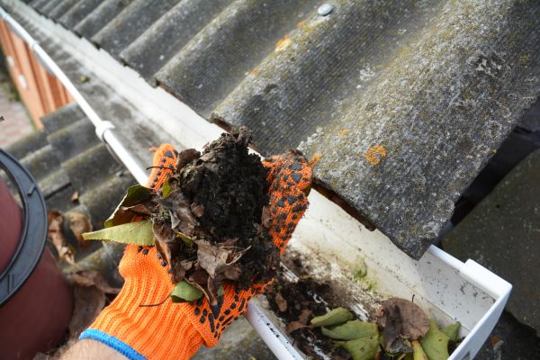 Cost of Seamless Gutter Cleaning in Prior Lake