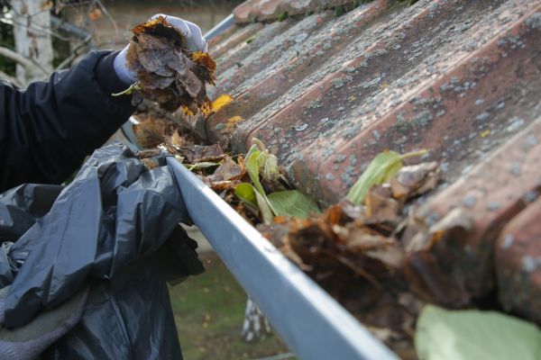Commercial Gutter Unclogging in Prior Lake